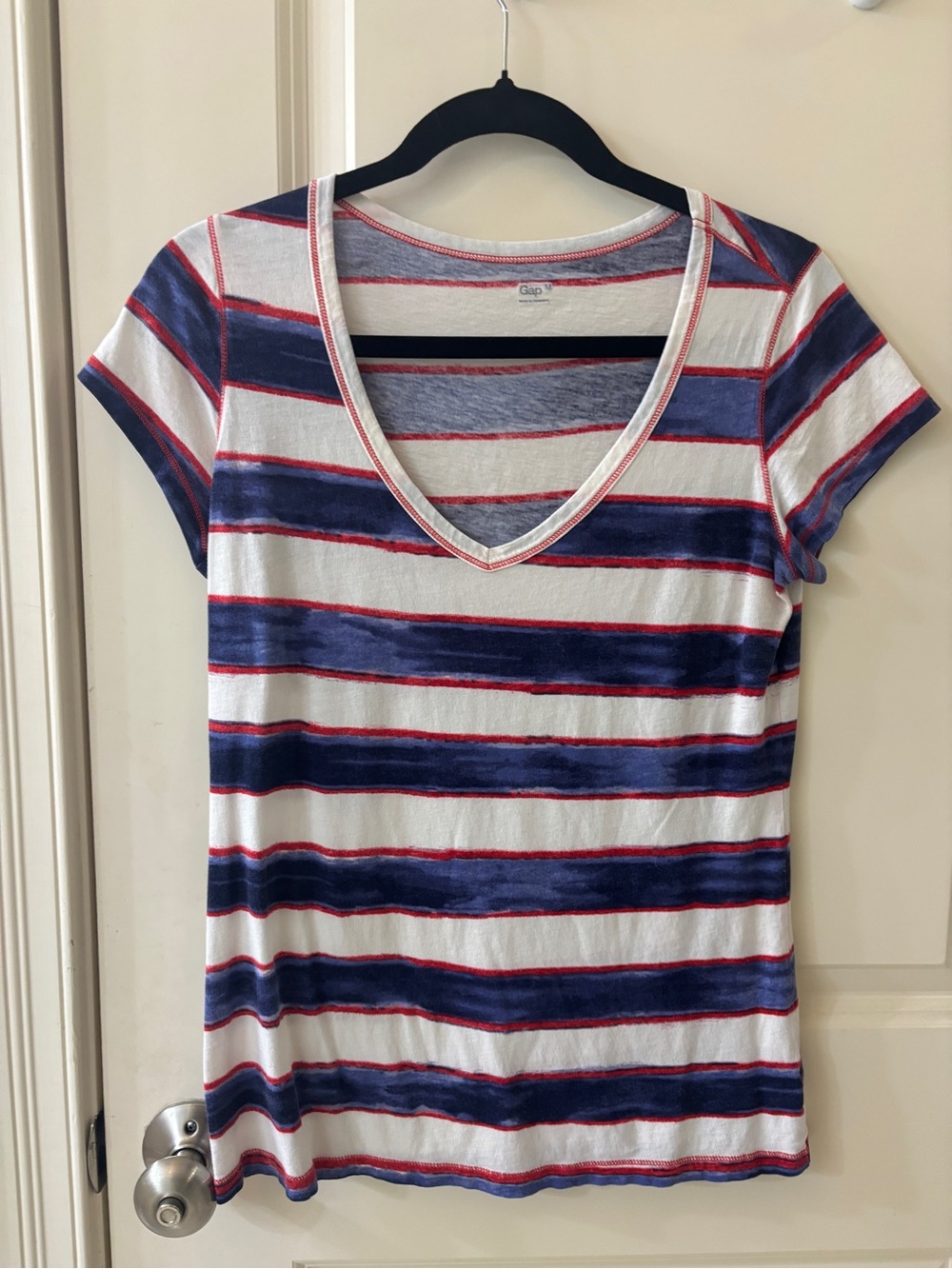 Gap Striped V-Neck T-Shirt | Size M | Red White & Blue